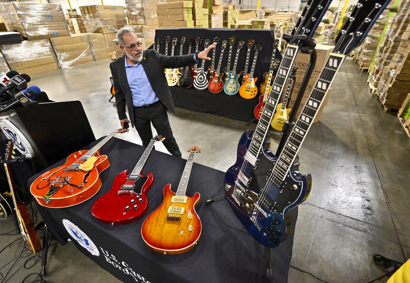 More than 3,000 fake Gibson guitars seized at Los Angeles port | iNFOnews.ca More than 3,000 fake Gibson guitars seized at Los Angeles port | iNFOnews.ca