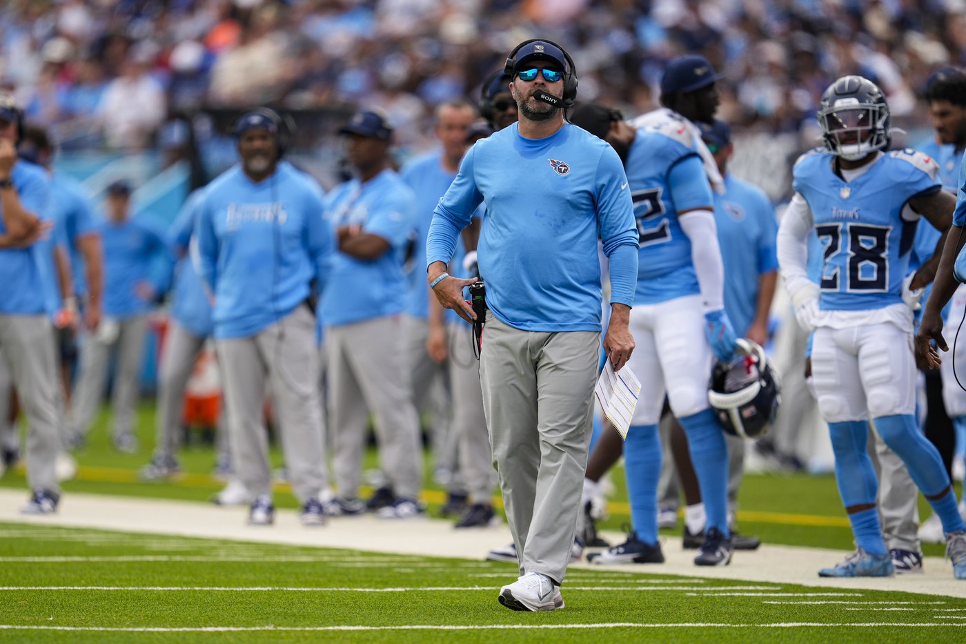 Titans coach Brian Callahan hands off play-calling duties amid 0-3 start | iNFOnews.ca