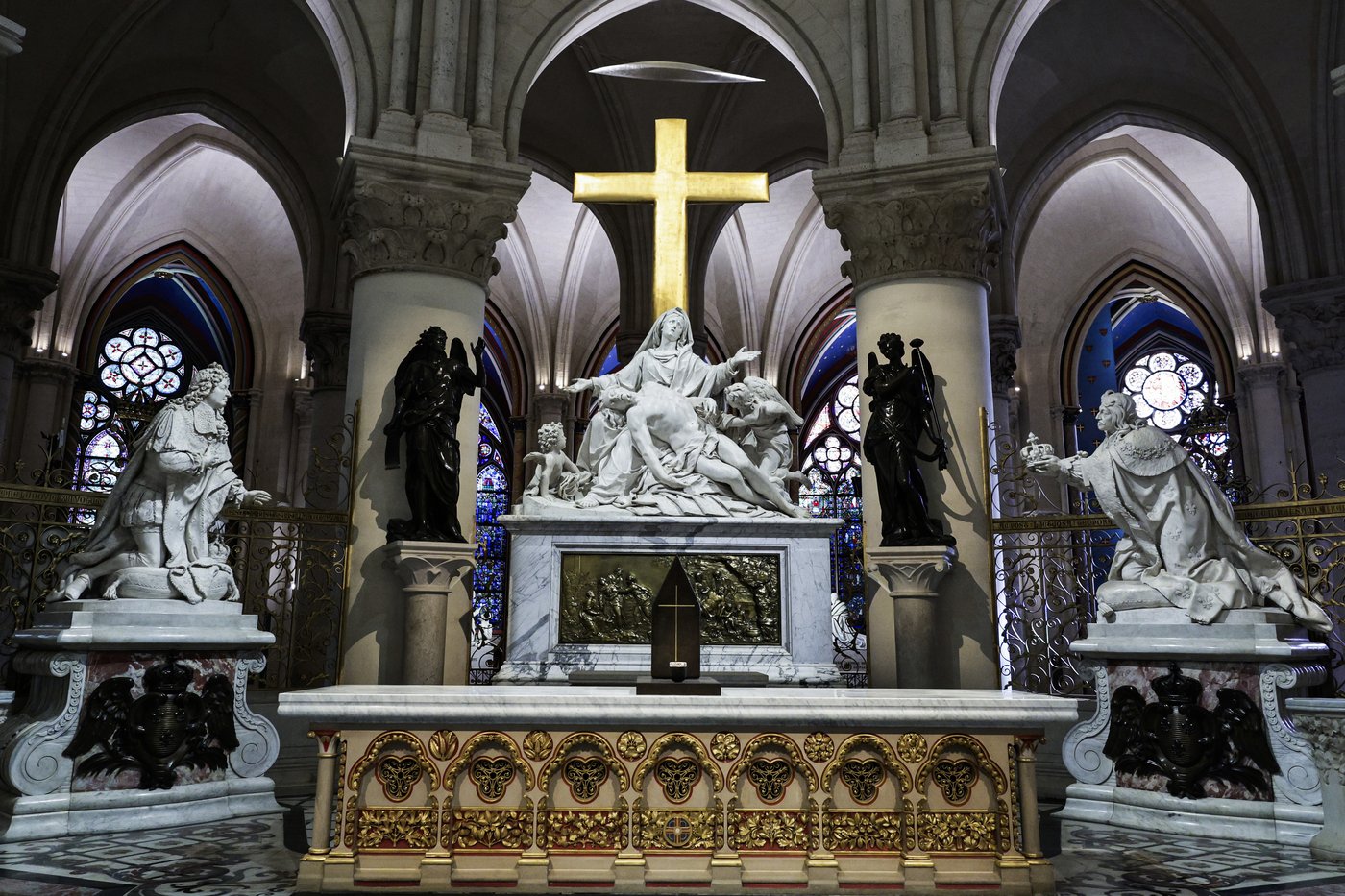 Notre Dame Cathedral unveils its new interior 5 years after devastating fire | iNFOnews.ca