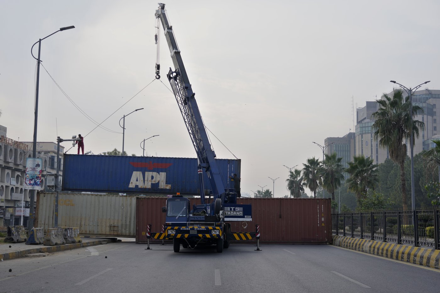 Pakistan seals off its capital ahead of a planned rally by Imran Khan supporters | iNFOnews.ca
