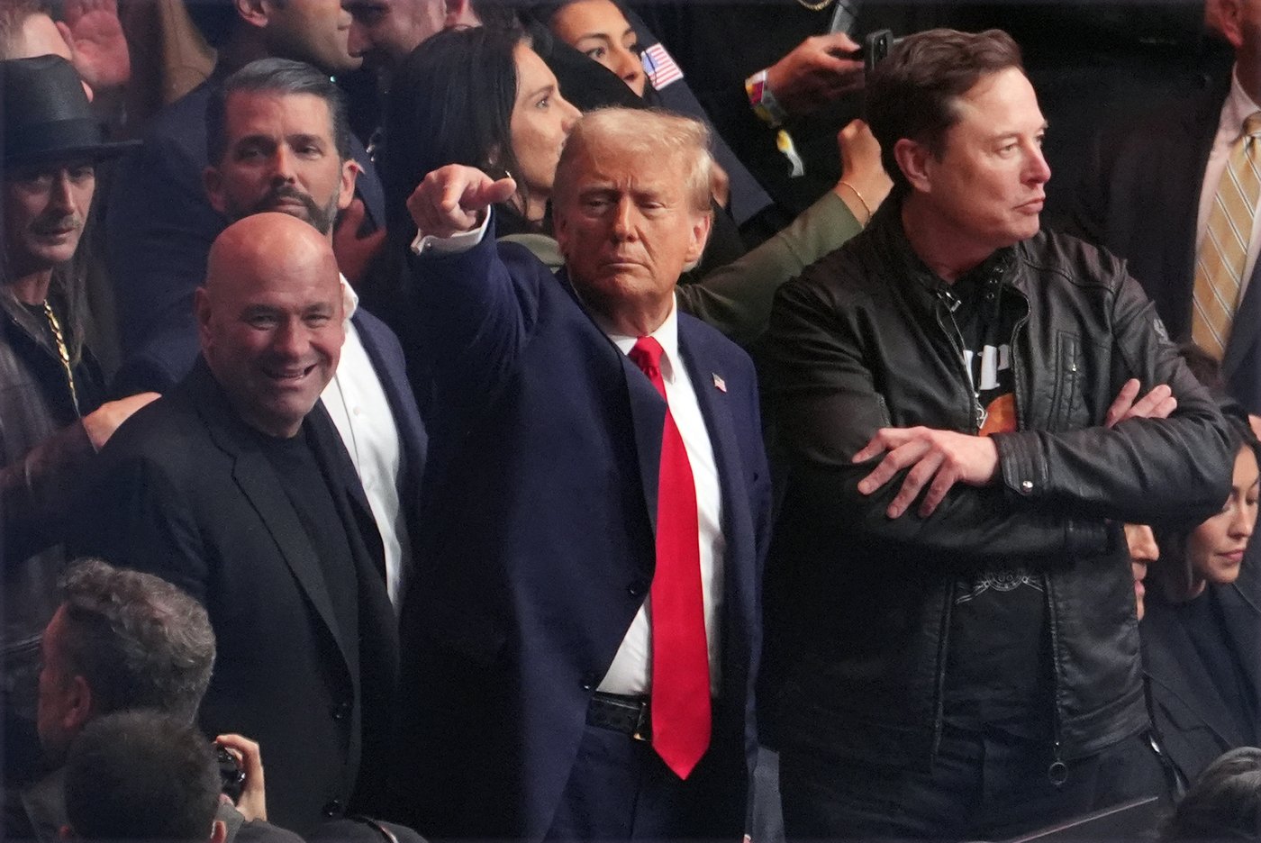 Trump attends UFC championship fight in New York, taking a break from Cabinet picks | iNFOnews.ca Trump attends UFC championship fight in New York, taking a break from Cabinet picks | iNFOnews.ca