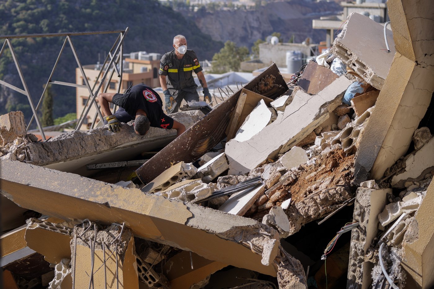 Middle East latest: Rescue workers pull 30 bodies from apartments in Lebanon after Israeli strike | iNFOnews.ca