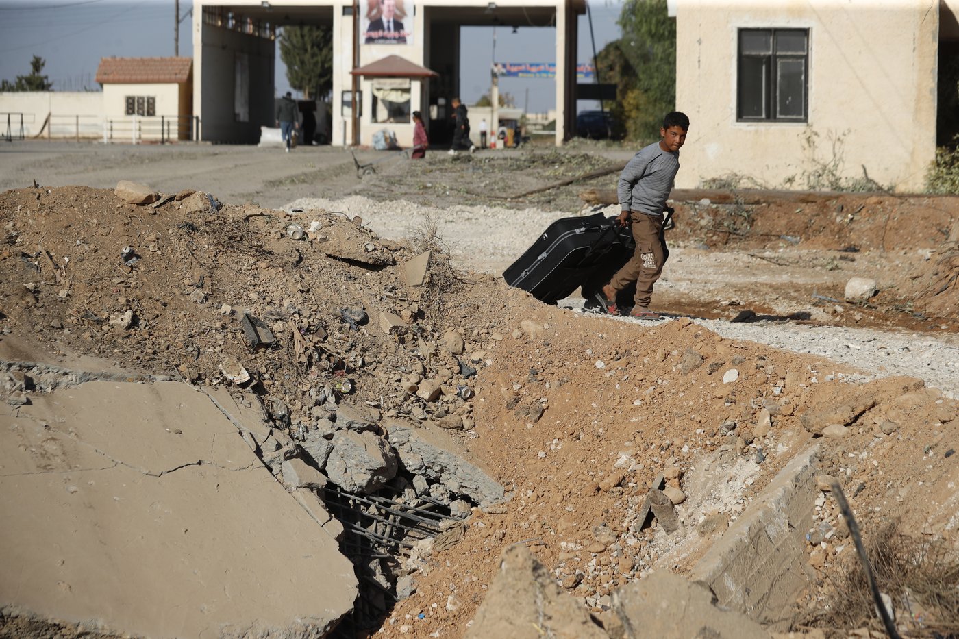Destruction of Lebanon-Syria border crossings in Israeli airstrikes creates difficulties | iNFOnews.ca Destruction of Lebanon-Syria border crossings in Israeli airstrikes creates difficulties | iNFOnews.ca