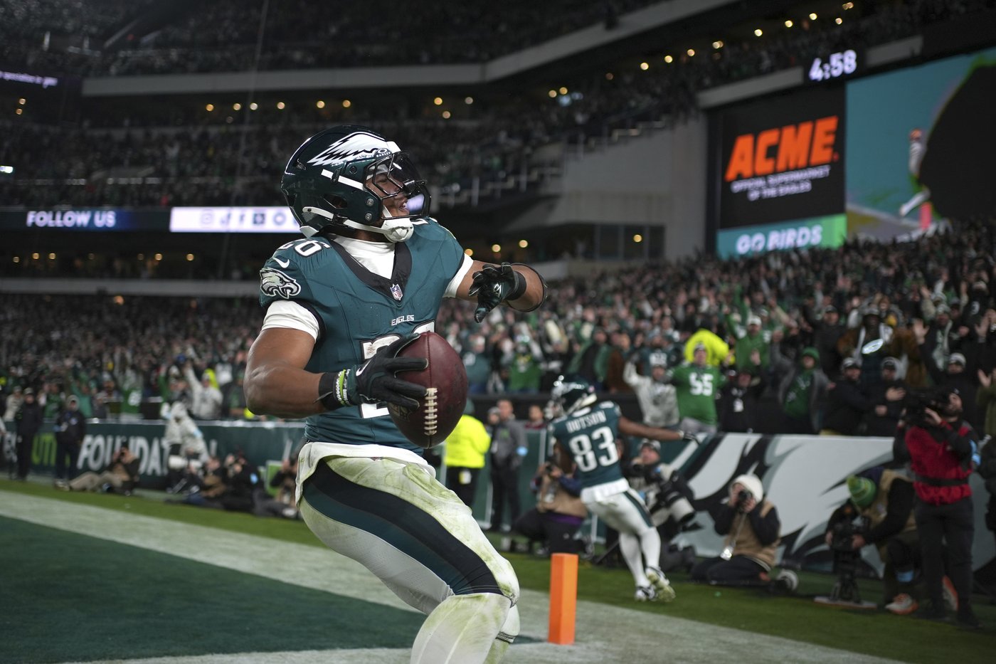 Saquon Barkley runs for 2 TDs, Eagles beat Commanders 26-18 to stretch NFC East lead | iNFOnews.ca Saquon Barkley runs for 2 TDs, Eagles beat Commanders 26-18 to stretch NFC East lead | iNFOnews.ca