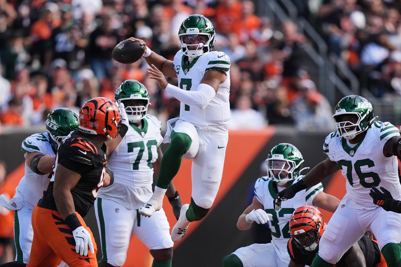 Glenn pleased by Fields' performance in Jets' first win, but noncommittal on him as starting QB | iNFOnews.ca Glenn pleased by Fields' performance in Jets' first win, but noncommittal on him as starting QB | iNFOnews.ca