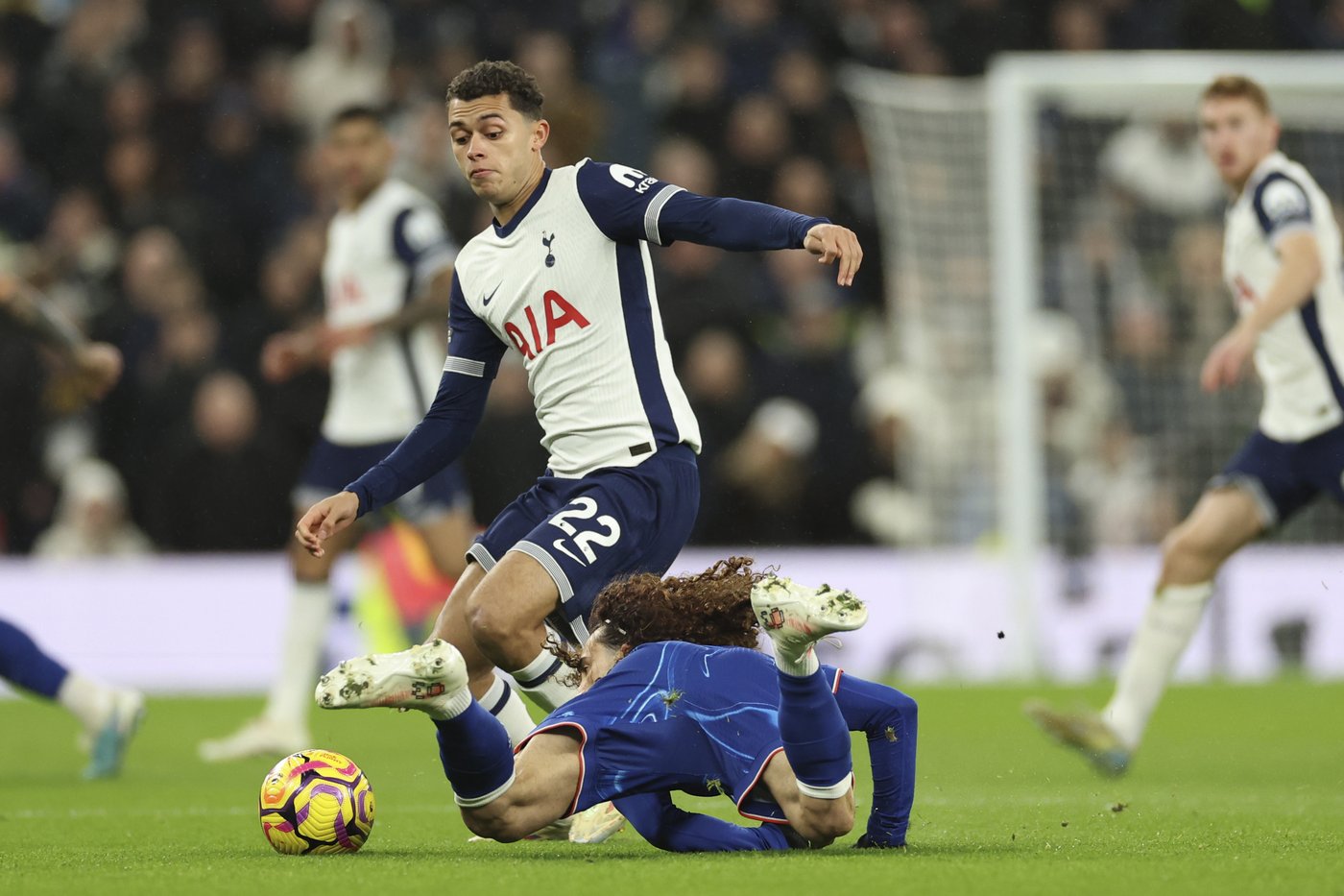 Furious Cucurella changes cleats after slipping twice to concede early goals, then helps Chelsea win | iNFOnews.ca
