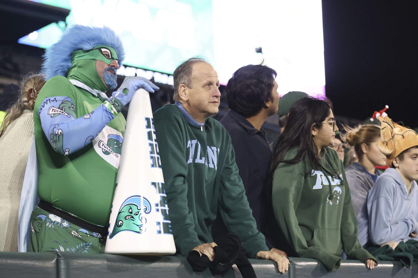 Desrosiers scores 3 TDs as Memphis tops No. 18 Tulane 34-24 to end the Green Wave's faint CFP hopes | iNFOnews.ca Desrosiers scores 3 TDs as Memphis tops No. 18 Tulane 34-24 to end the Green Wave's faint CFP hopes | iNFOnews.ca