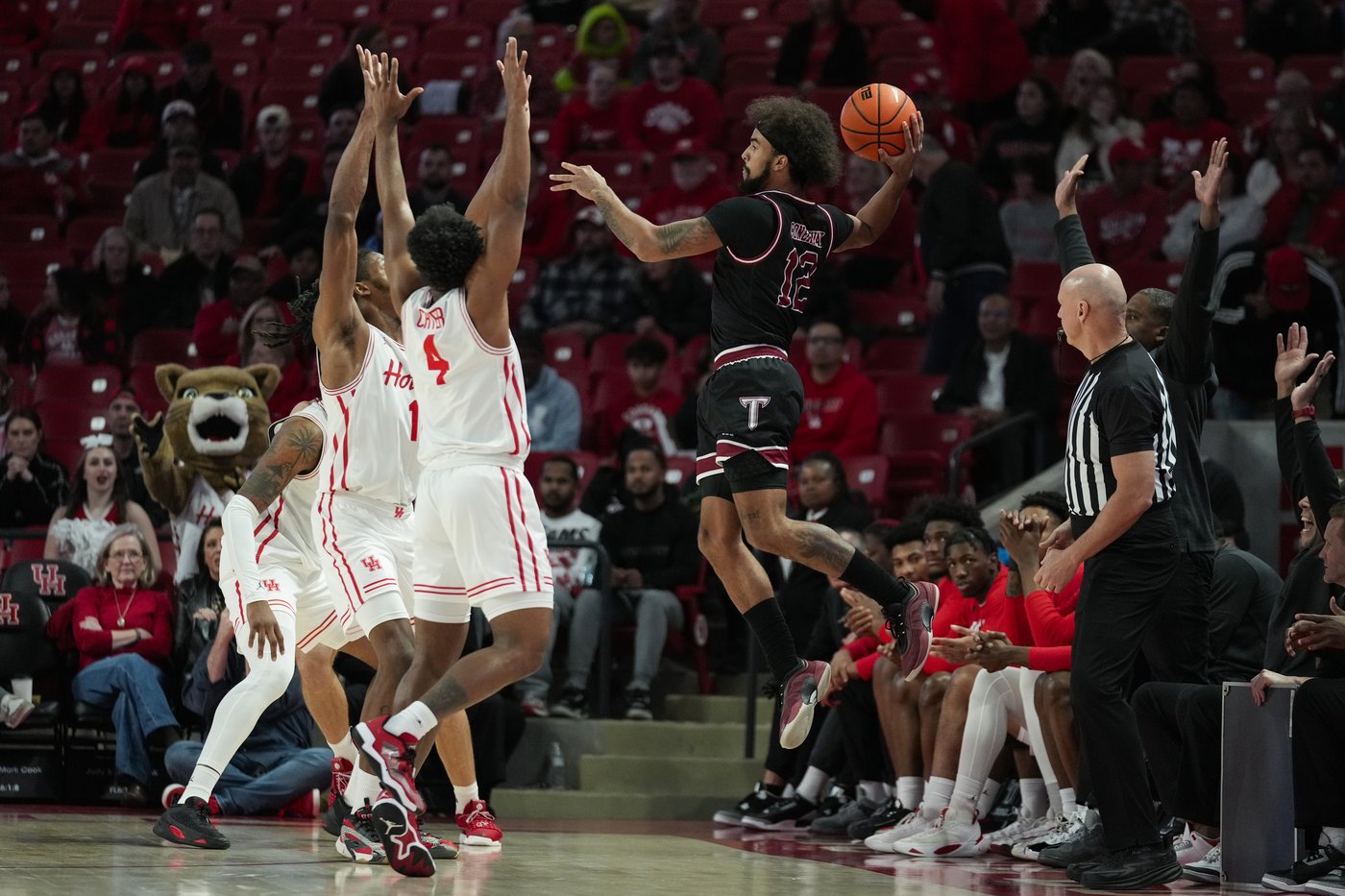 Cryer scores 22 points and No. 15 Houston defeats Troy 62-42 | iNFOnews.ca