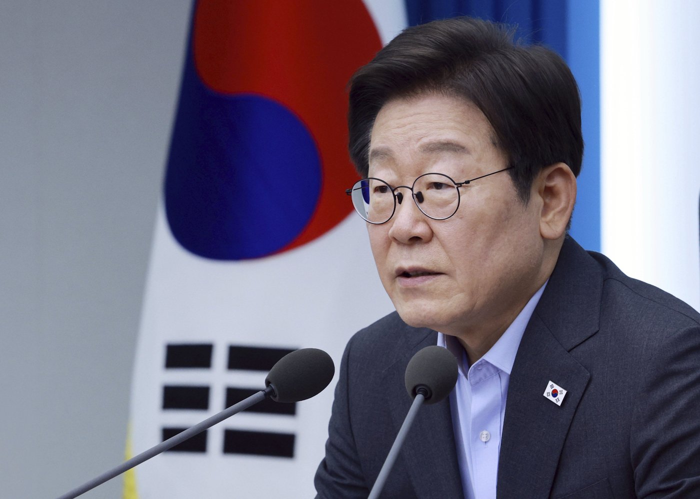 Video showing migrant worker moved by forklift prompts action from South Korea's president | iNFOnews.ca