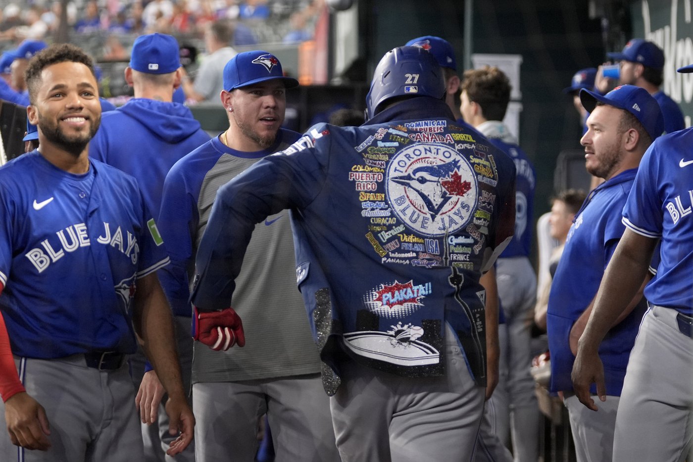 Gausman pitches 5 no-hit innings and Guerrero goes deep twice as Blue Jays beat Rangers 4-0 | iNFOnews.ca
