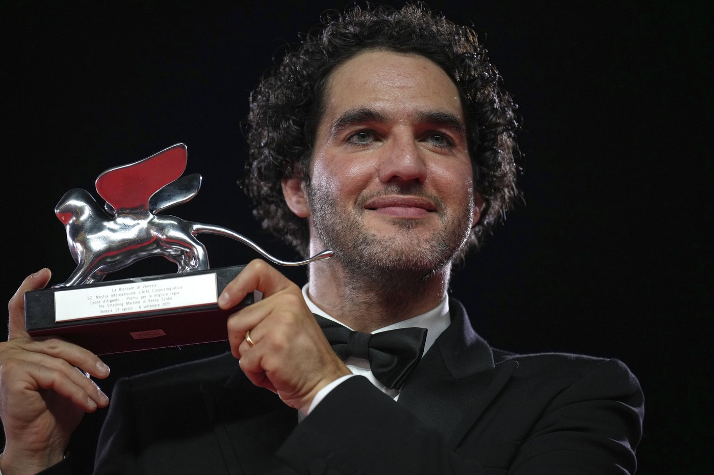 'Smashing Machine' director Benny Safdie rolls into TIFF with shine of Silver Lion win | iNFOnews.ca