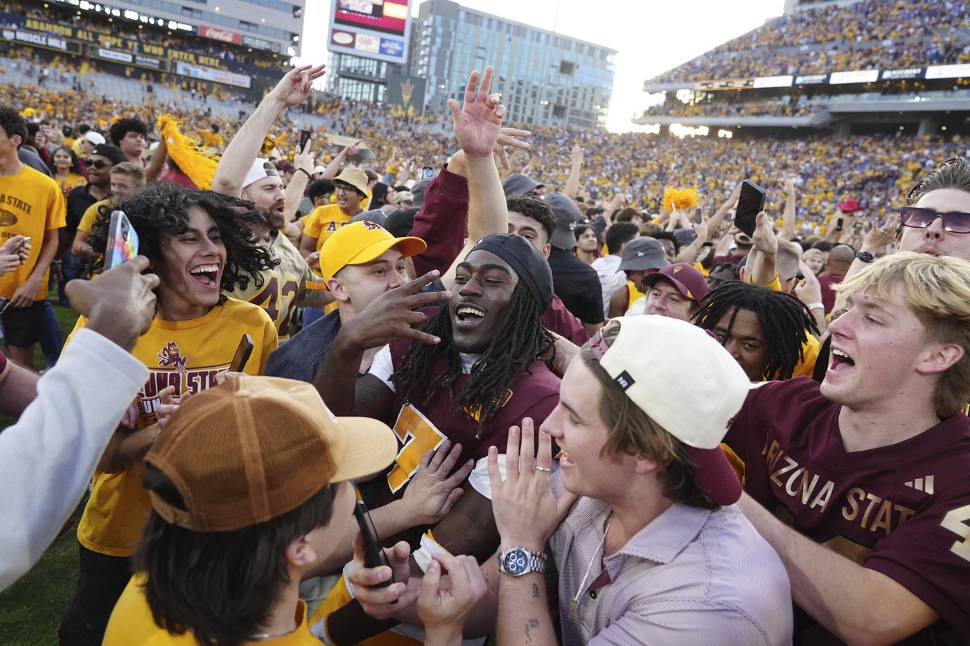 After fans storm field early, No. 21 Arizona St stops Hail Mary try for 28-23 win over No. 14 BYU | iNFOnews.ca After fans storm field early, No. 21 Arizona St stops Hail Mary try for 28-23 win over No. 14 BYU | iNFOnews.ca