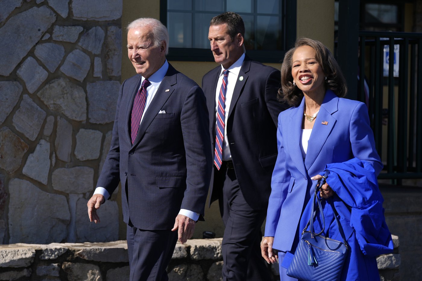 Biden casts 2024 election ballot near his Delaware home, waiting in line with other voters | iNFOnews.ca