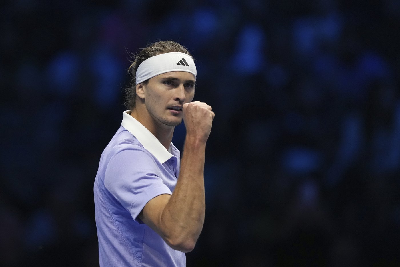 Alcaraz overcomes physical issues to move back into contention at ATP Finals. Zverev wins again | iNFOnews.ca