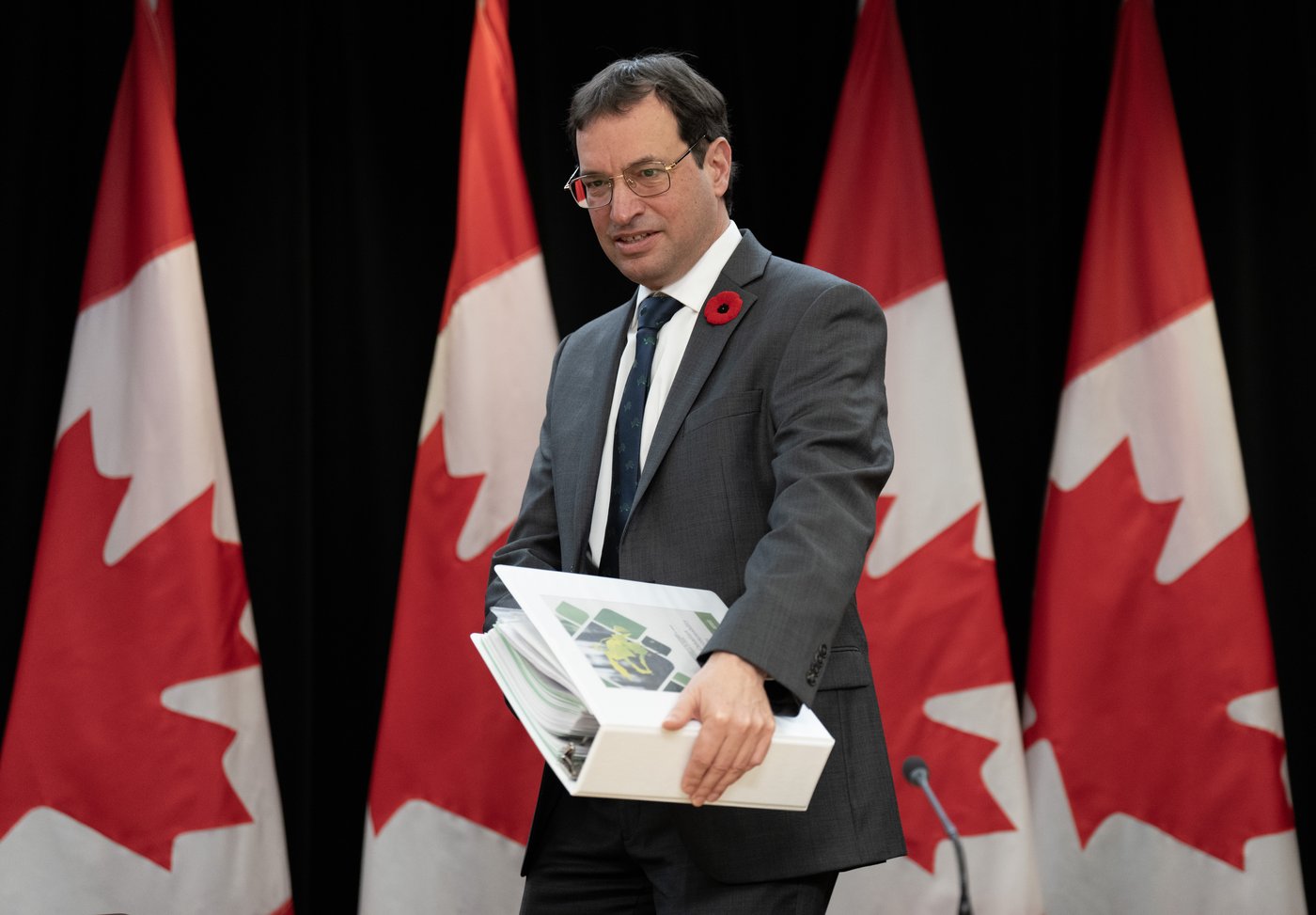 Ottawa's tax credits to reduce emissions aren't working as intended, watchdog says | iNFOnews.ca