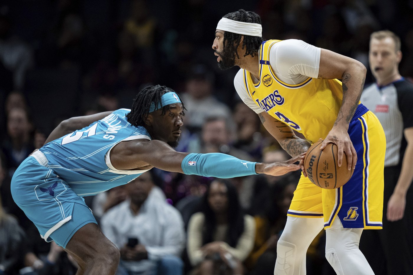 Anthony Davis scores 42 points, grabs 23 rebounds as Lakers top Hornets 112-107 for 4th straight win | iNFOnews.ca
