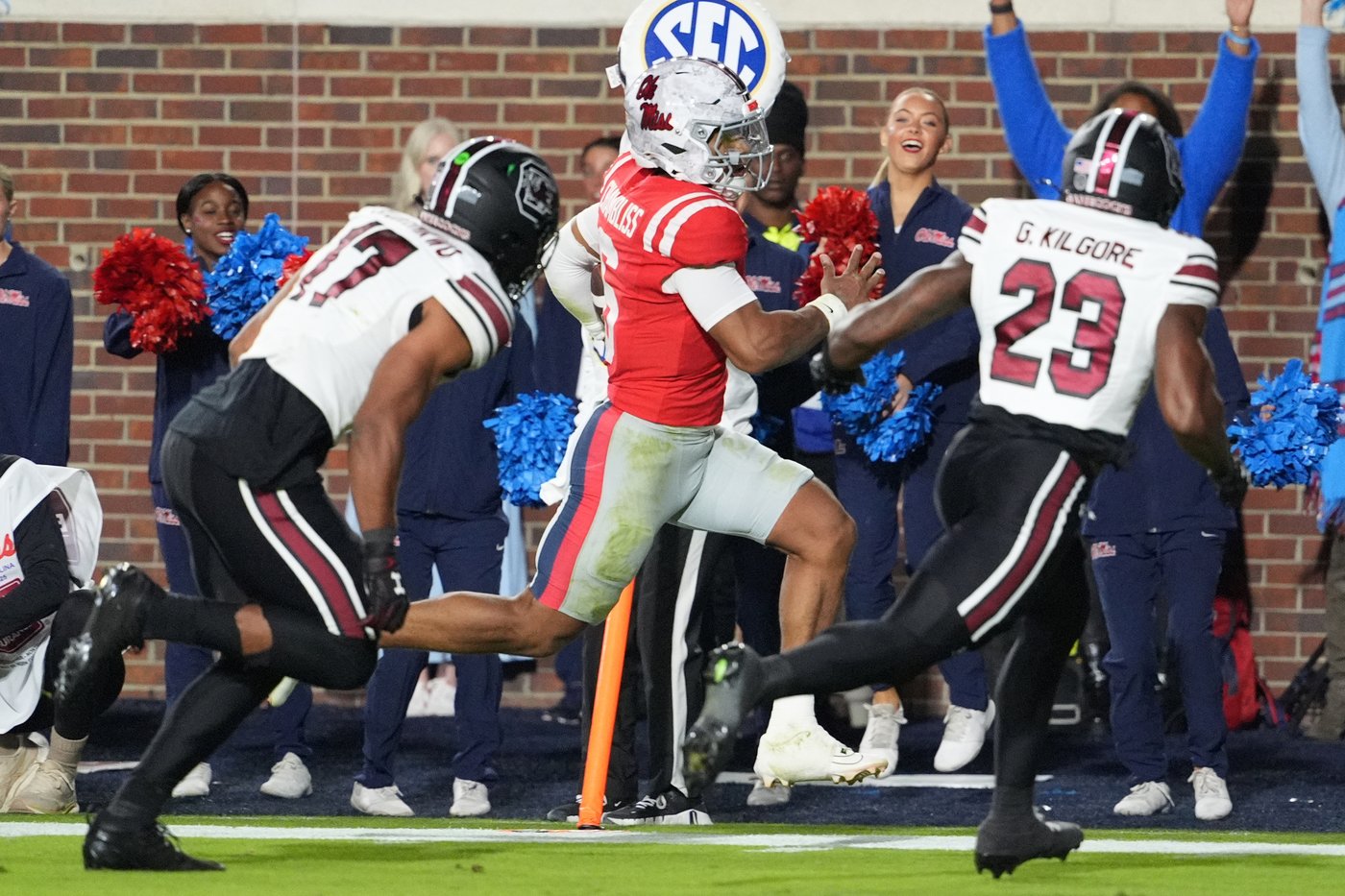 Ole Miss defense shines with 6 sacks, 2 interceptions in 30-14 win over South Carolina | iNFOnews.ca Ole Miss defense shines with 6 sacks, 2 interceptions in 30-14 win over South Carolina | iNFOnews.ca