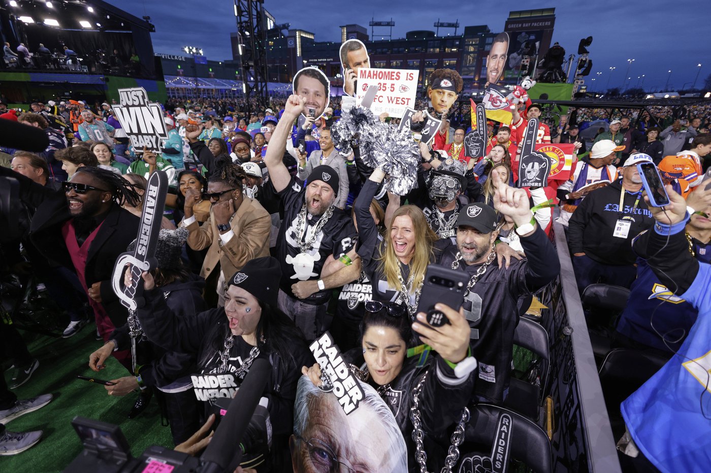 Green Bay and Lambeau Field provide a festive setting for the first night of the NFL draft | iNFOnews.ca