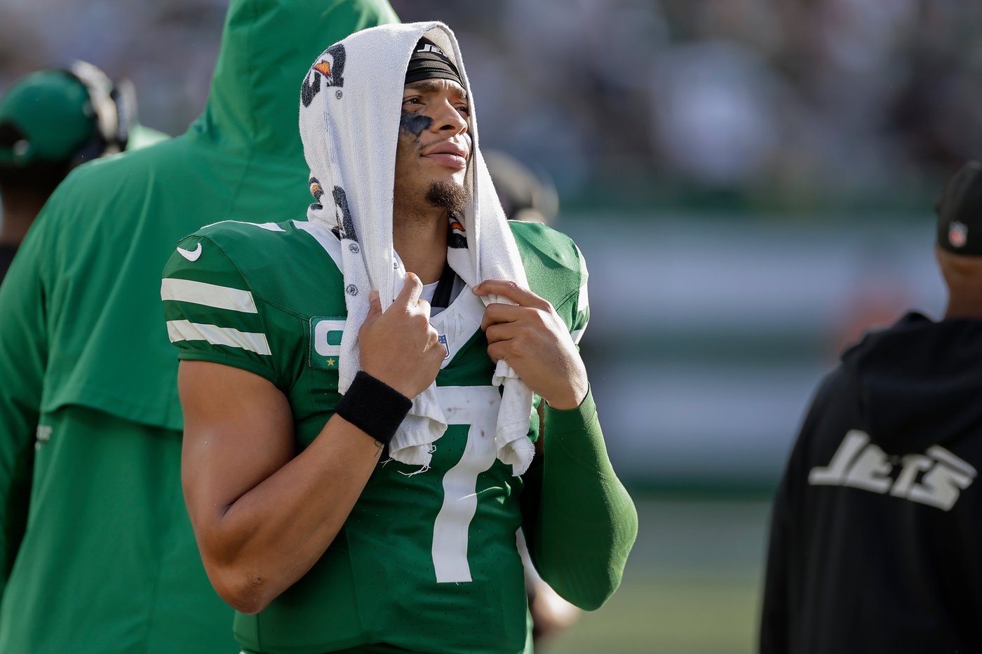 Jets bench Justin Fields for Tyrod Taylor in second half of loss to Panthers | iNFOnews.ca
