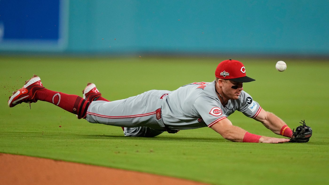 Reds watch hope fade as season ends in Wild Card sweep | iNFOnews.ca