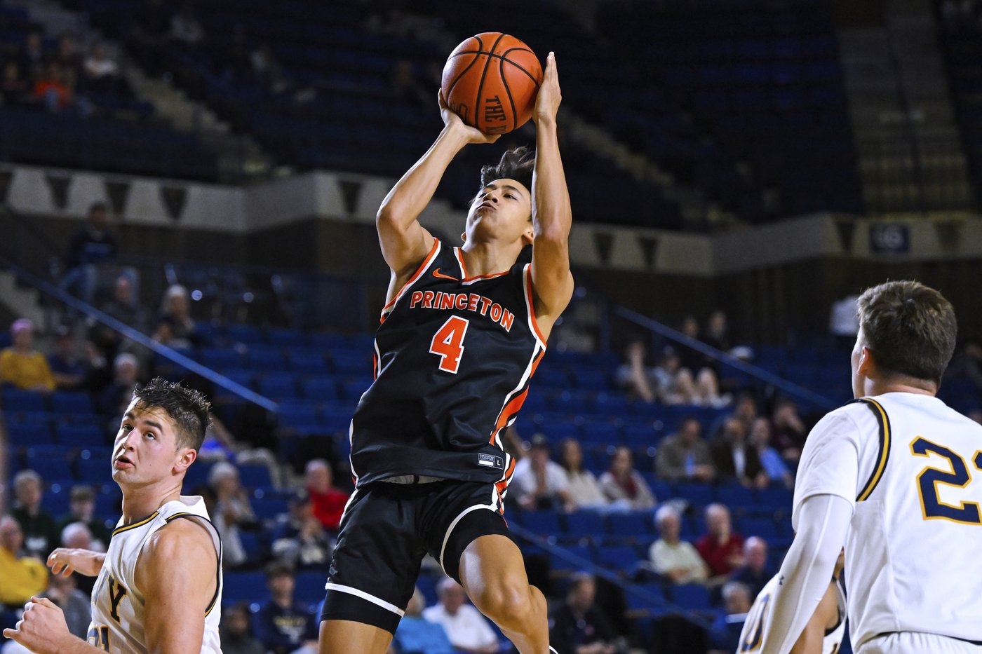 Former Princeton point guard Xaivian Lee commits to national champion Florida | iNFOnews.ca