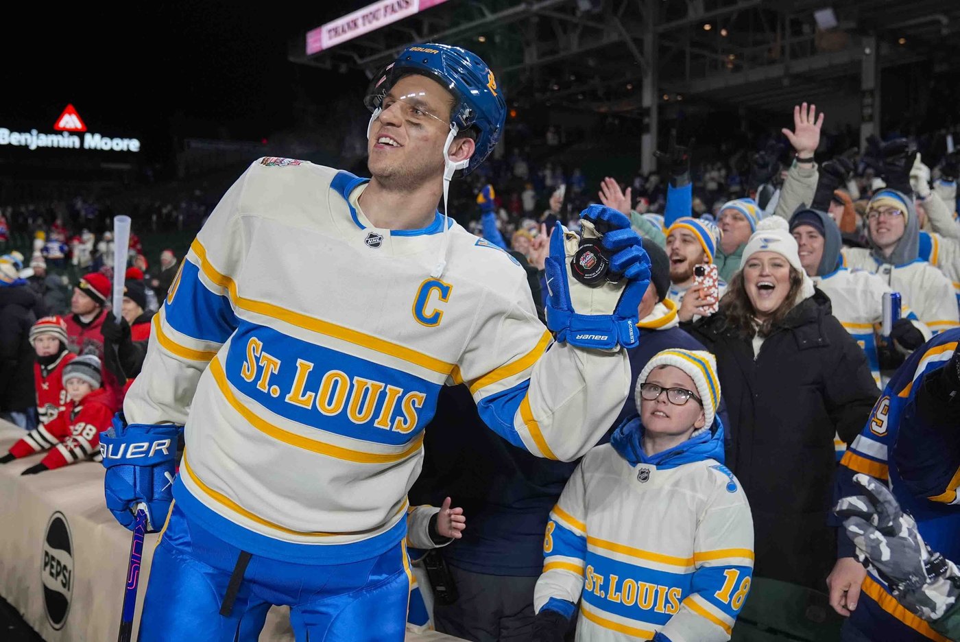 Blues have all the fun in 6-2 win over Blackhawks in outdoor Winter Classic | iNFOnews.ca