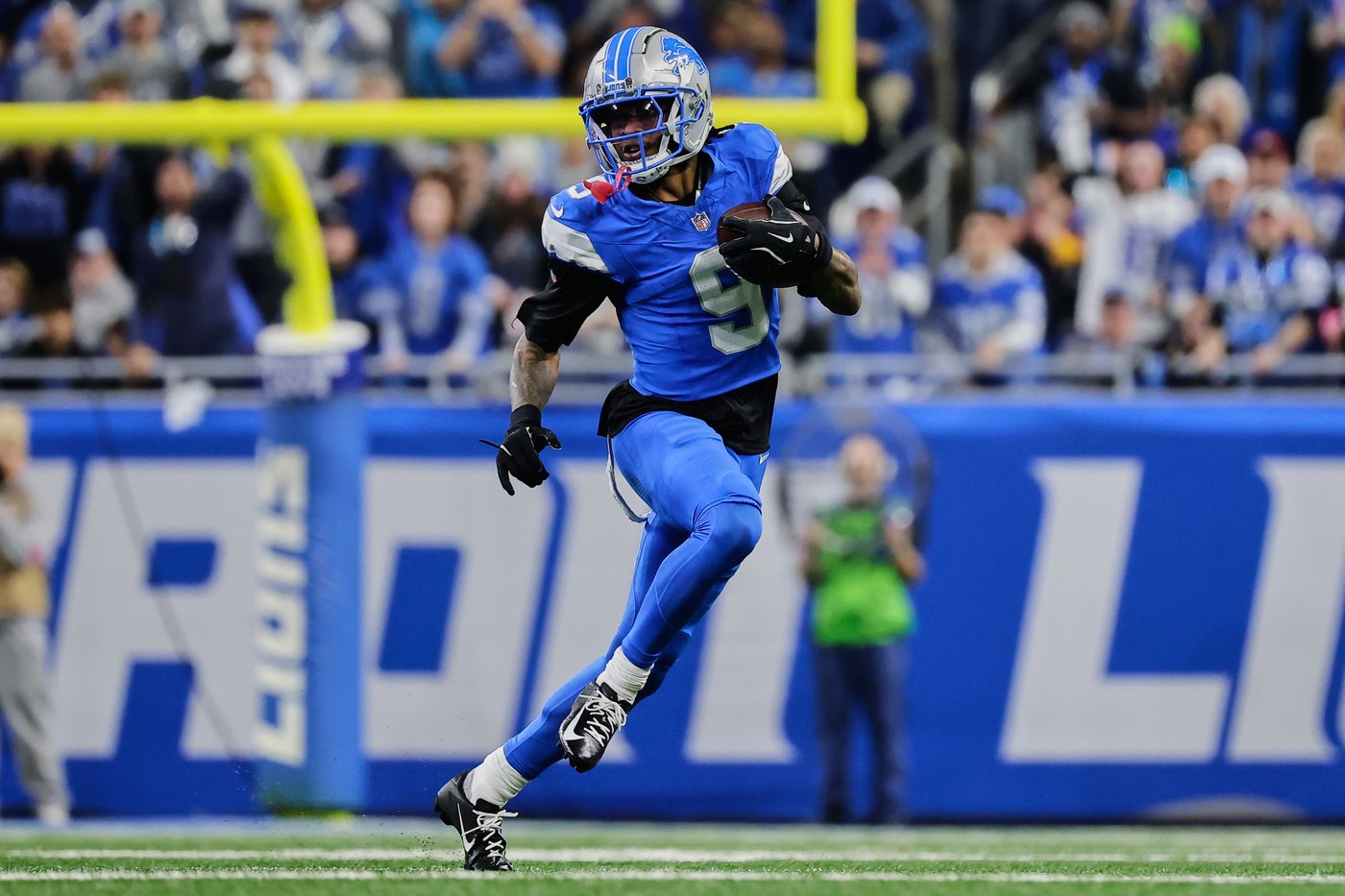 Lions exercise options to keep DE Aidan Hutchinson, WR Jameson Williams under contract through 2026 | iNFOnews.ca