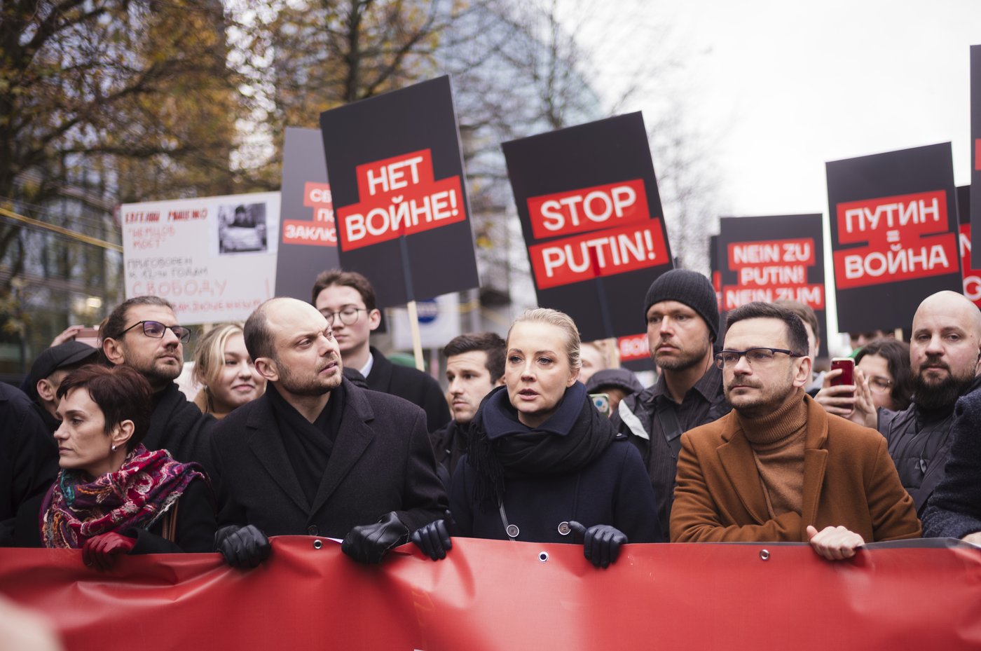 Putin critics lead a march in Berlin calling for democracy in Russia and an end to war in Ukraine | iNFOnews.ca