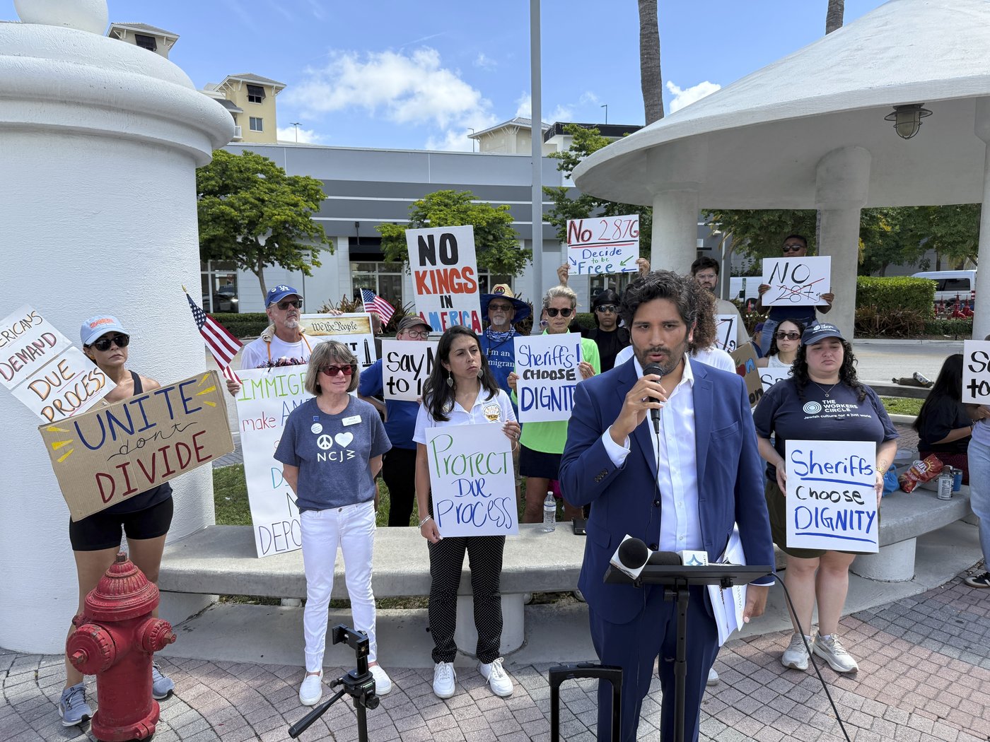 Immigrant rights groups urge sheriffs to prioritize public safety over immigration enforcement | iNFOnews.ca