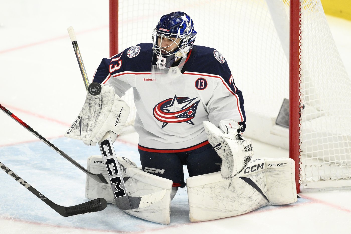 Greaves stops 29 shots for his 2nd shutout in 3 games, Blue Jackets beat Flyers 3-0 | iNFOnews.ca