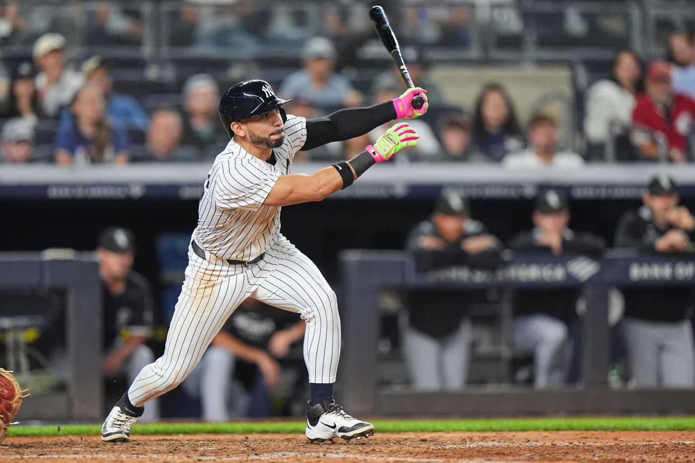 Yankees rally past White Sox 3-2, clinch playoff berth and close within 1 game of Toronto in AL East | iNFOnews.ca