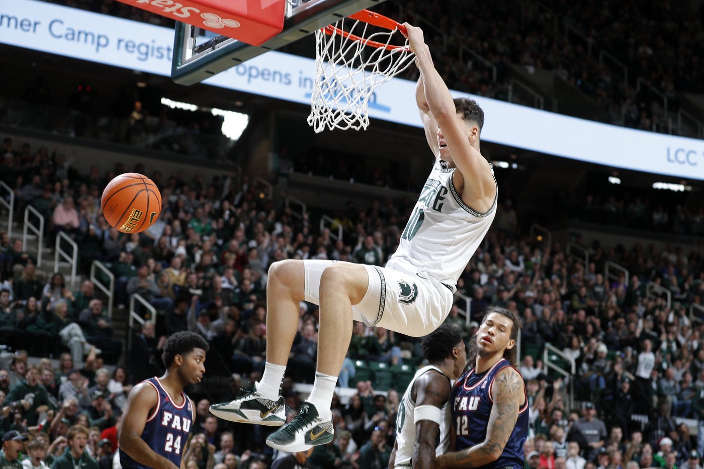 Coen Carr has 17 points, 8 rebounds to lead No. 20 Michigan State past Florida Atlantic 86-69 | iNFOnews.ca Coen Carr has 17 points, 8 rebounds to lead No. 20 Michigan State past Florida Atlantic 86-69 | iNFOnews.ca