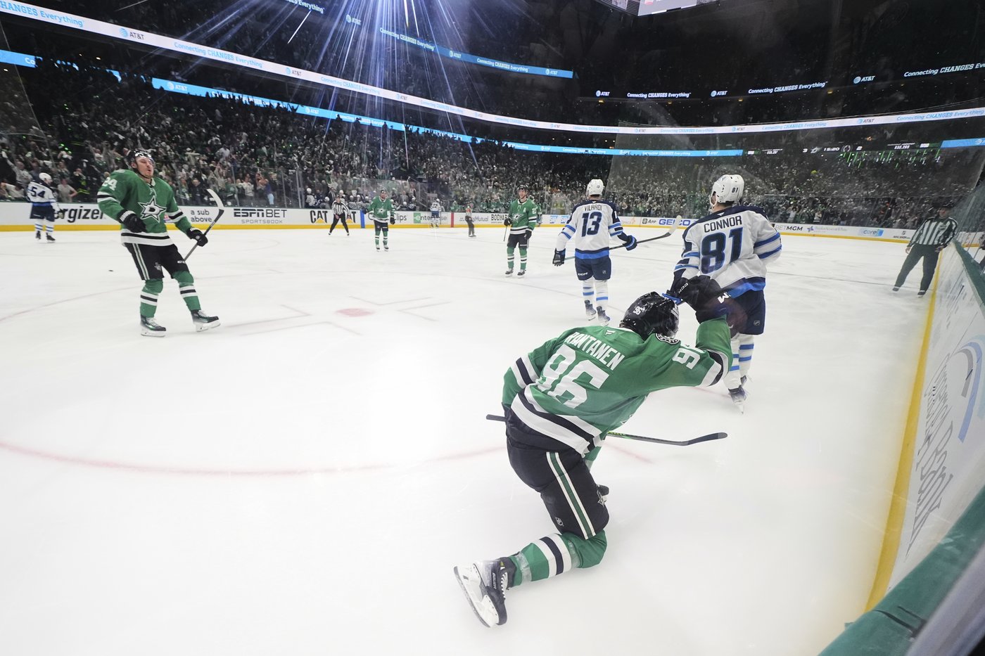 Dallas Stars keep responding in NHL playoffs, now top-seeded Jets have to win Game 4 to get even | iNFOnews.ca Dallas Stars keep responding in NHL playoffs, now top-seeded Jets have to win Game 4 to get even | iNFOnews.ca