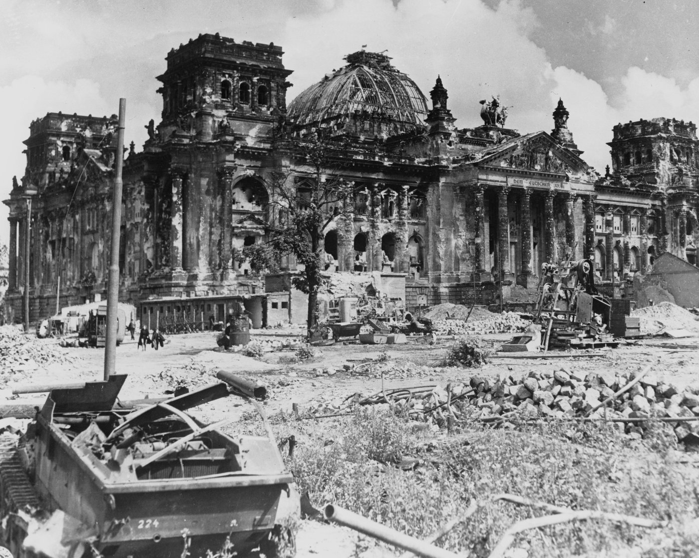 The road to V-E Day, from the assault on Berlin to bonfires and dancing in the capitals of Europe | iNFOnews.ca The road to V-E Day, from the assault on Berlin to bonfires and dancing in the capitals of Europe | iNFOnews.ca