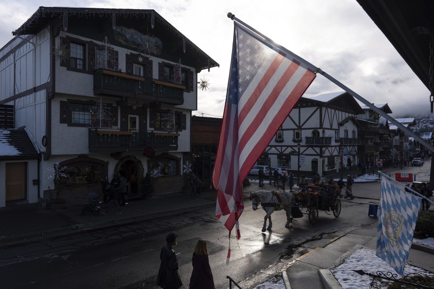 Magic and lights draw crowds to an alpine village in Washington state for Christmas | iNFOnews.ca
