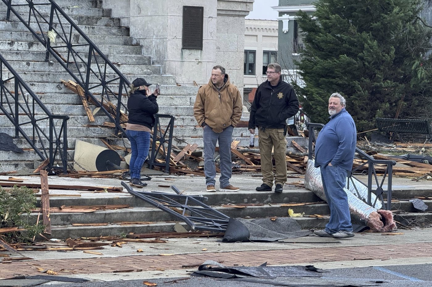 Tornadoes in Texas and Mississippi kill 2 and injure 6 as severe weather system moves east | iNFOnews.ca Tornadoes in Texas and Mississippi kill 2 and injure 6 as severe weather system moves east | iNFOnews.ca