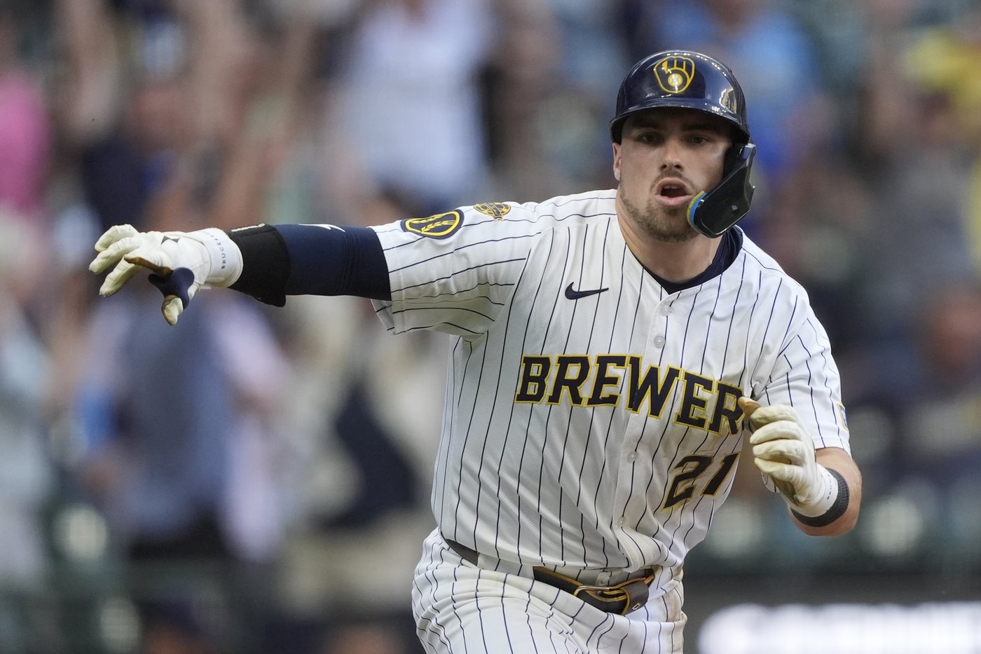 Durbin's walk-off single lifts Brewers to 6-5 win over Nationals | iNFOnews.ca