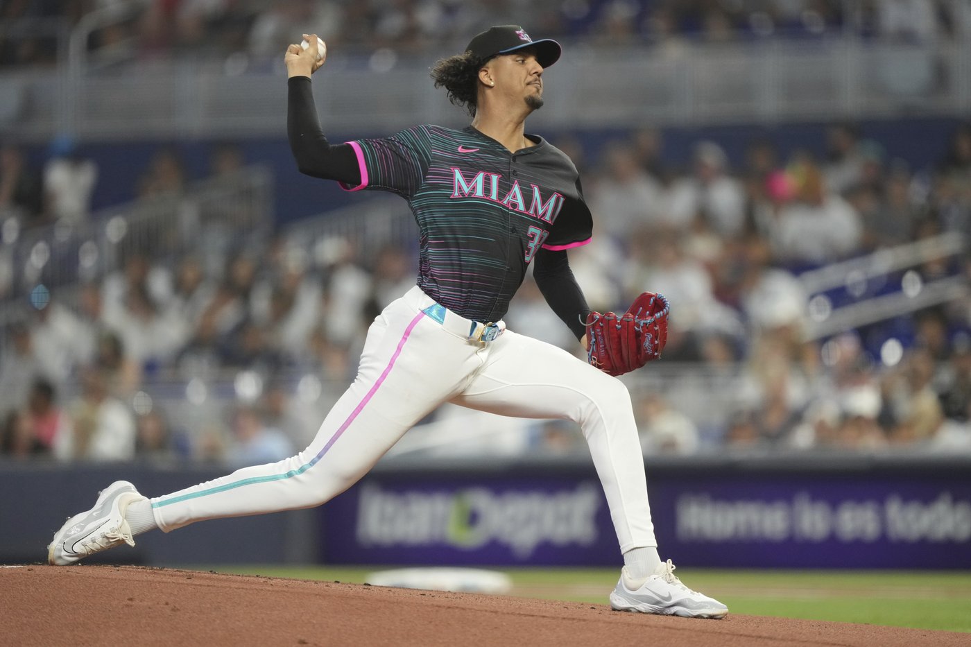Rookie Agustín Ramírez hits two solo homers as the Marlins beat the Yankees 2-0 | iNFOnews.ca
