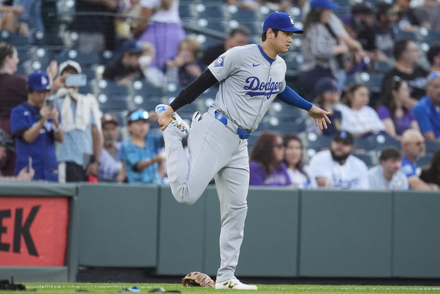 Ohtani launches homer No. 54, steals 57th base as NL West-champion Dodgers power by Rockies 11-4 | iNFOnews.ca Ohtani launches homer No. 54, steals 57th base as NL West-champion Dodgers power by Rockies 11-4 | iNFOnews.ca