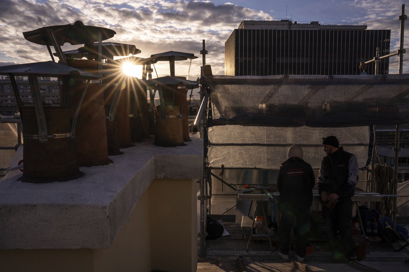 The zinc roof restorers of Paris now have UNESCO Cultural Heritage recognition | iNFOnews.ca The zinc roof restorers of Paris now have UNESCO Cultural Heritage recognition | iNFOnews.ca