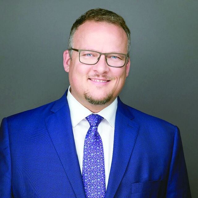 Summerland wins latest court battle against self-appointed watchdog | iNFOnews.ca A man in a suit poses for a photo.
