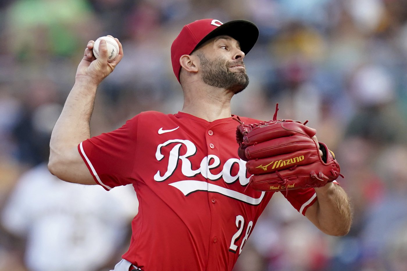 Marte hits 3 doubles and Martinez pitches Reds past Pirates 2-1 to stop 3-game skid | iNFOnews.ca