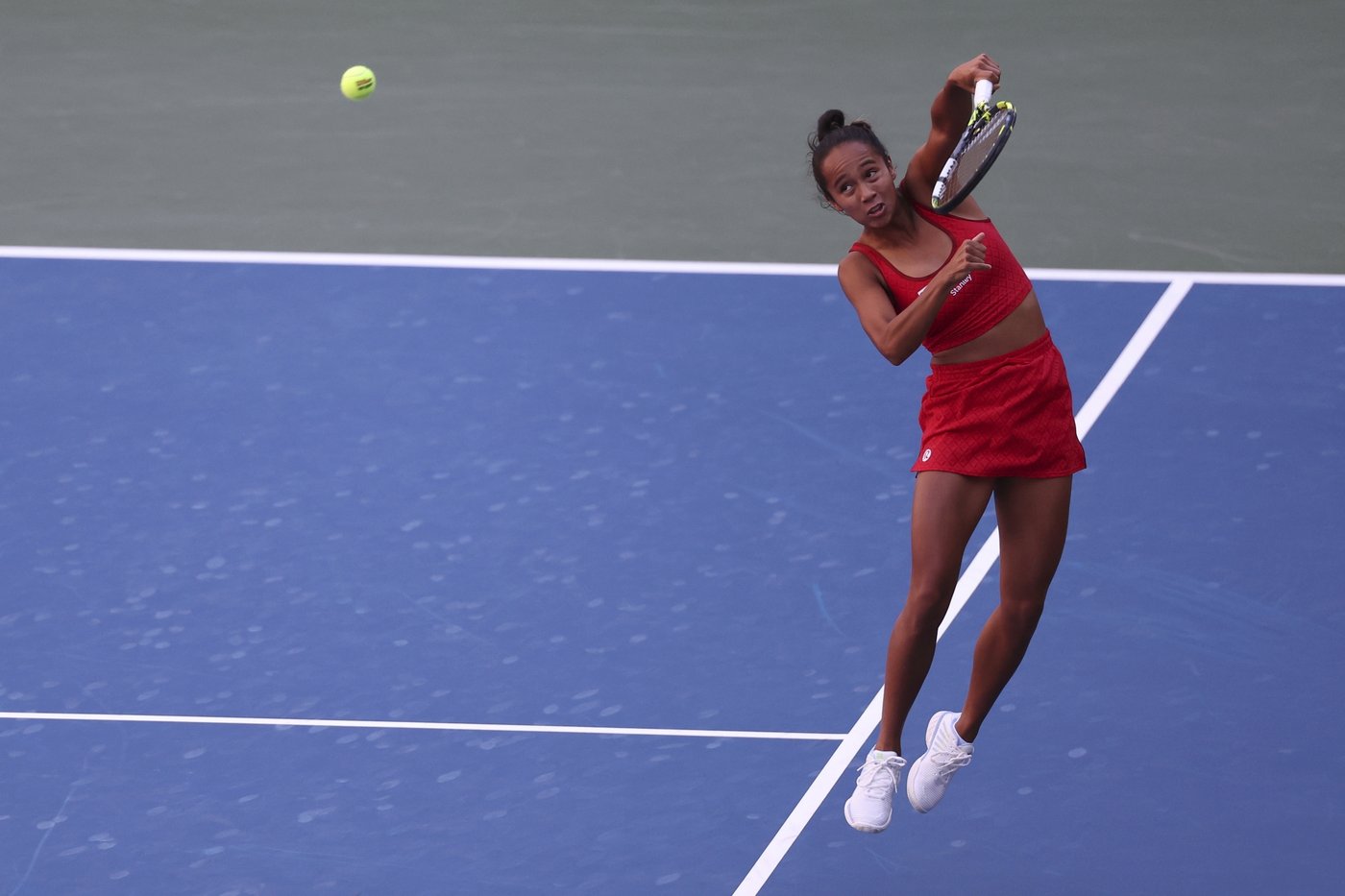 Canada's Fernandez rolls to 6-2, 6-0 victory over Sakkari at China Open | iNFOnews.ca