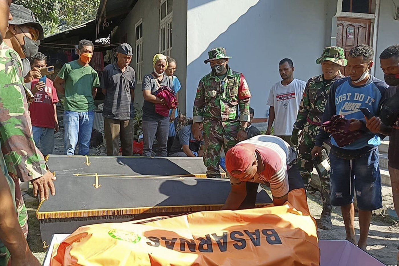 Indonesian rescuers dig through volcanic ash after eruption kills 9 and destroys buildings | iNFOnews.ca