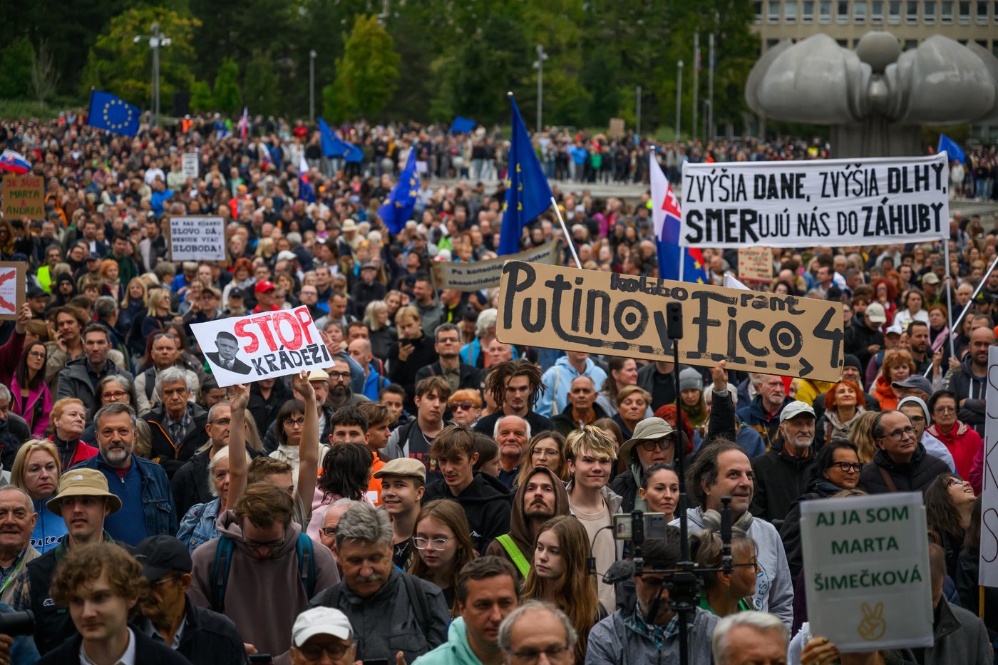Slovaks hold nationwide protests against economic policies of populist PM Robert Fico | iNFOnews.ca Slovaks hold nationwide protests against economic policies of populist PM Robert Fico | iNFOnews.ca
