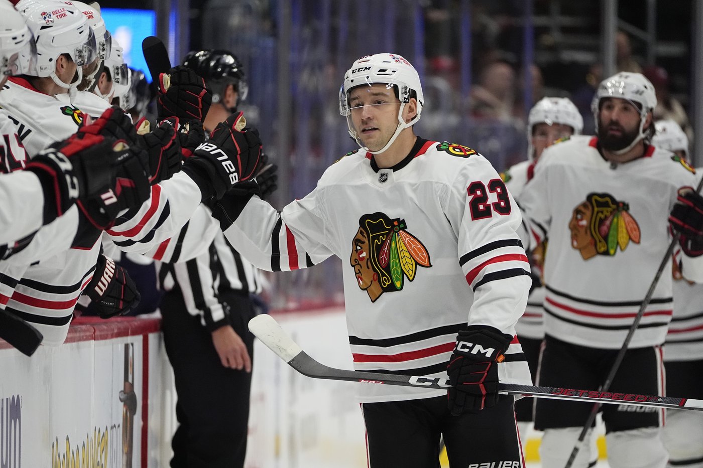 Donato scores twice as Blackhawks beat Avalanche 5-2 to snap a 4-game skid | iNFOnews.ca