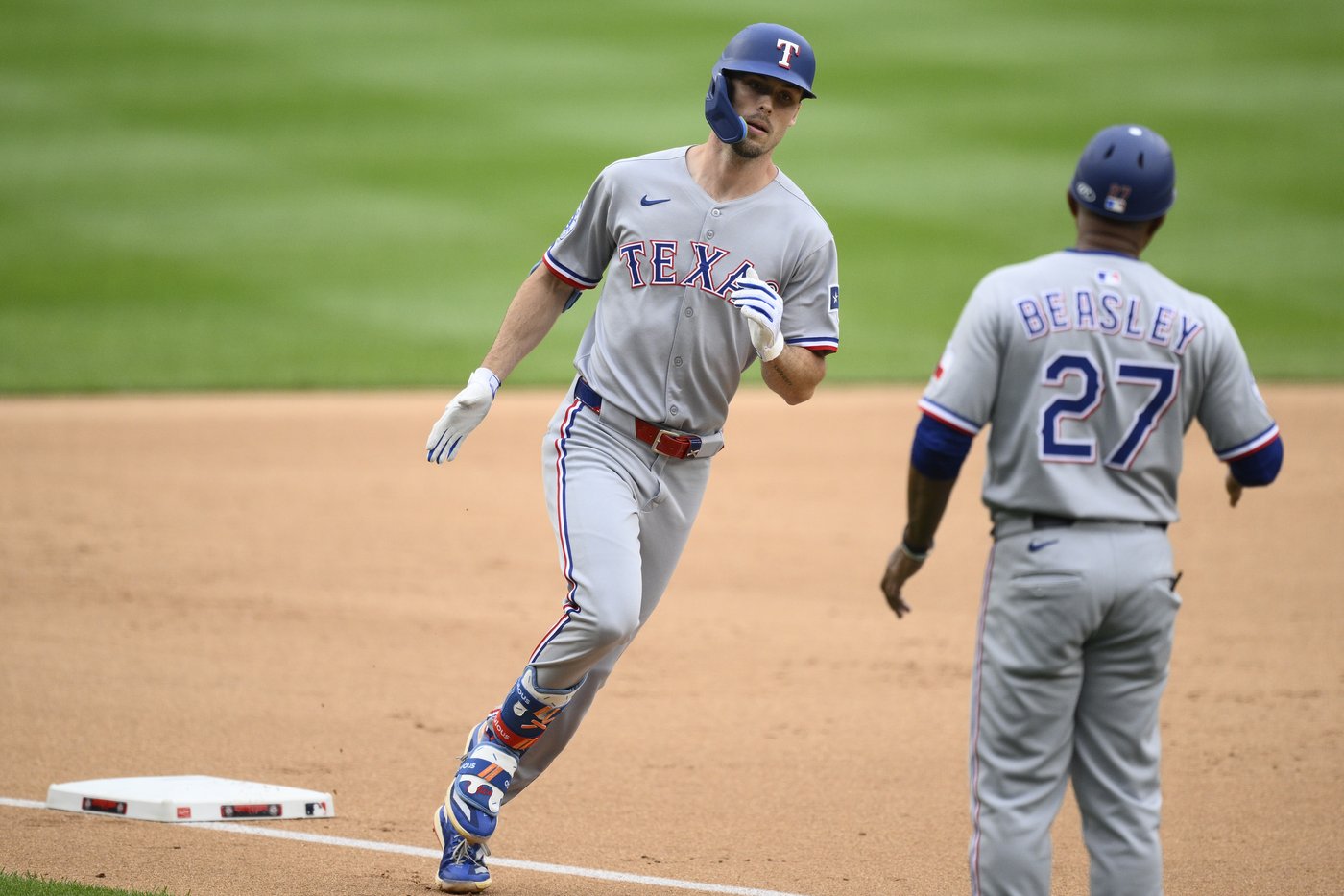 Carter and Burger power Rangers to 4-2 win over Nationals | iNFOnews.ca Carter and Burger power Rangers to 4-2 win over Nationals | iNFOnews.ca