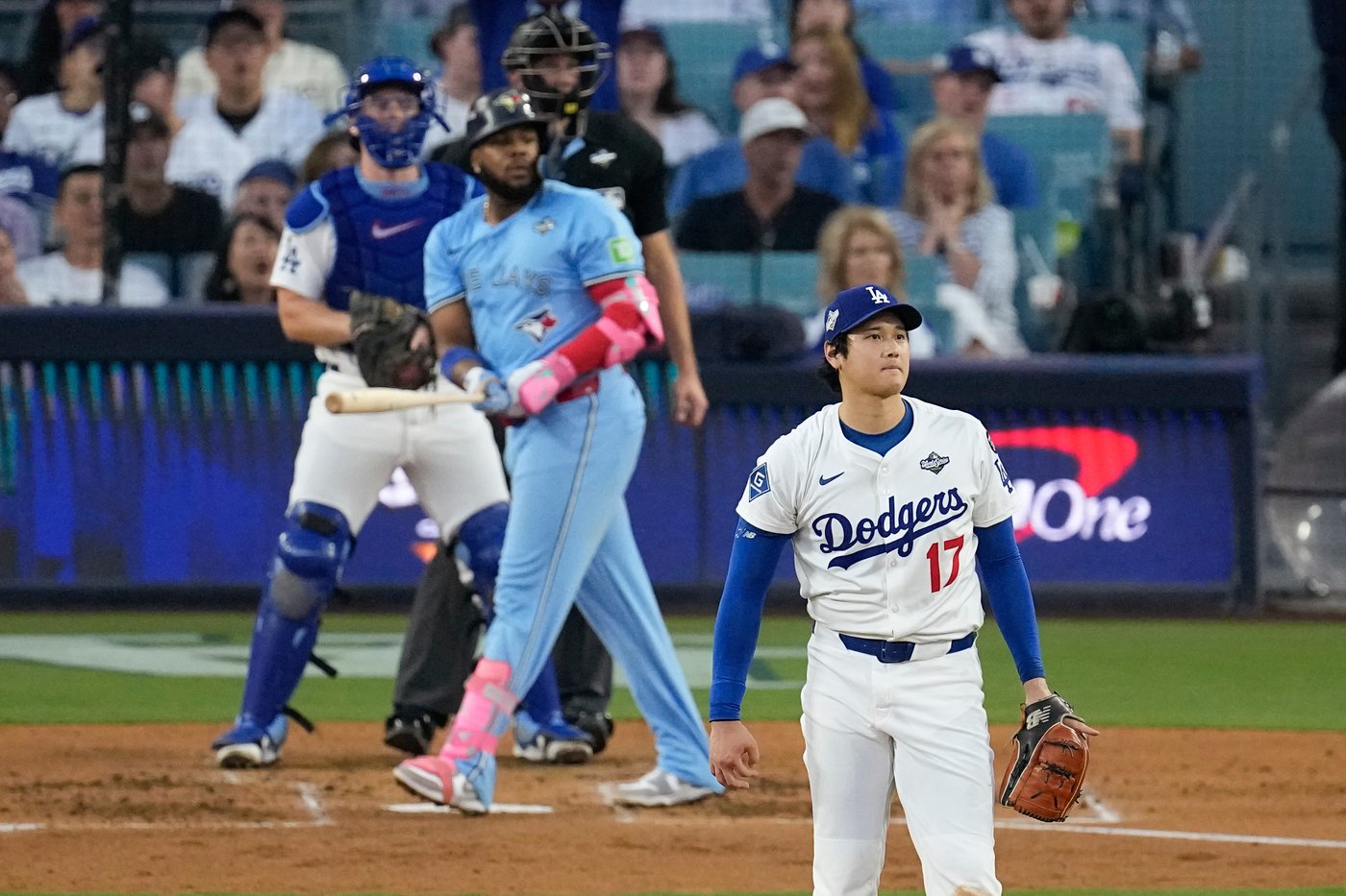 Guerrero homers off Ohtani, Jays even World Series with 6-2 win over Dodgers | iNFOnews.ca Guerrero homers off Ohtani, Jays even World Series with 6-2 win over Dodgers | iNFOnews.ca