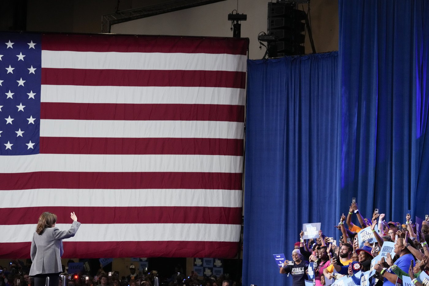 PHOTO COLLECTION: Election 2024 Campaign for President October 19 | iNFOnews.ca