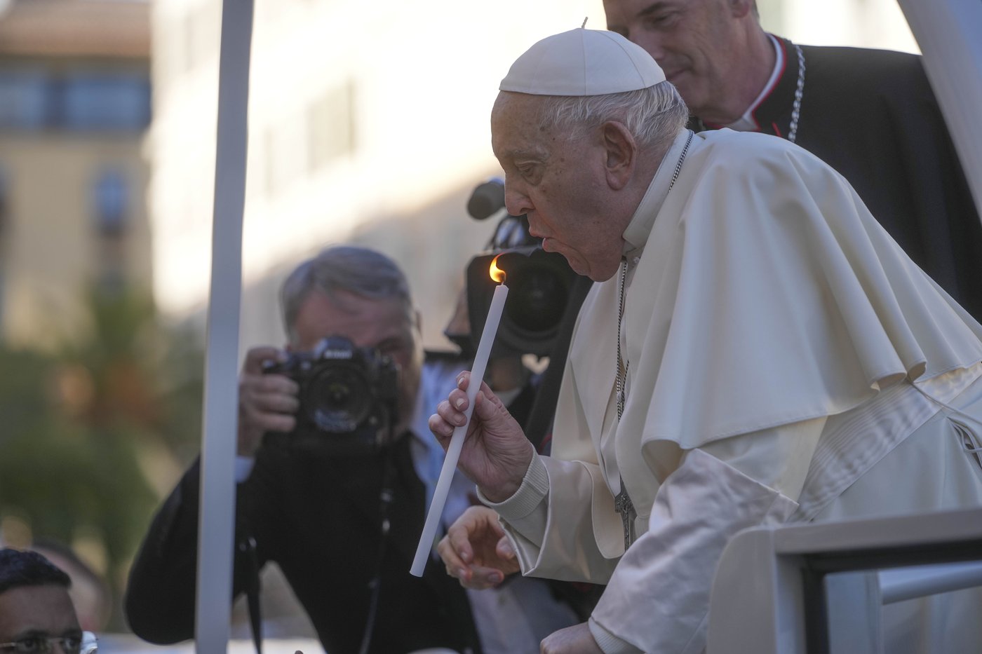 Pope Francis makes 1st papal visit to France's Corsica awash in expressions of popular piety | iNFOnews.ca